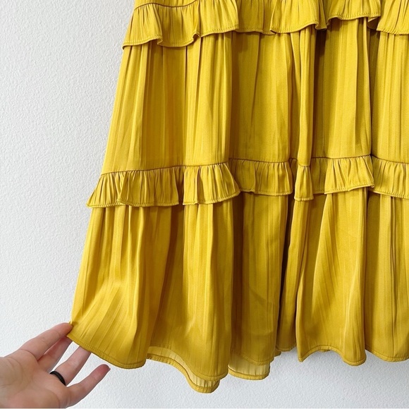 By Anthropologie Tiered Sleeveless Satin Blouse Honey Mustard Gold Size Small - Picture 7 of 12